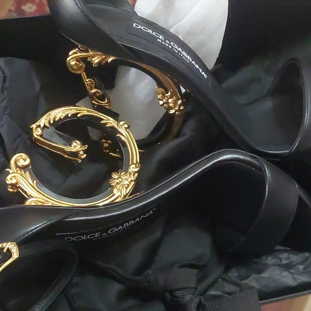 Dolce & Gabbana Women's D & G Sculpted - Picture 2 of 12